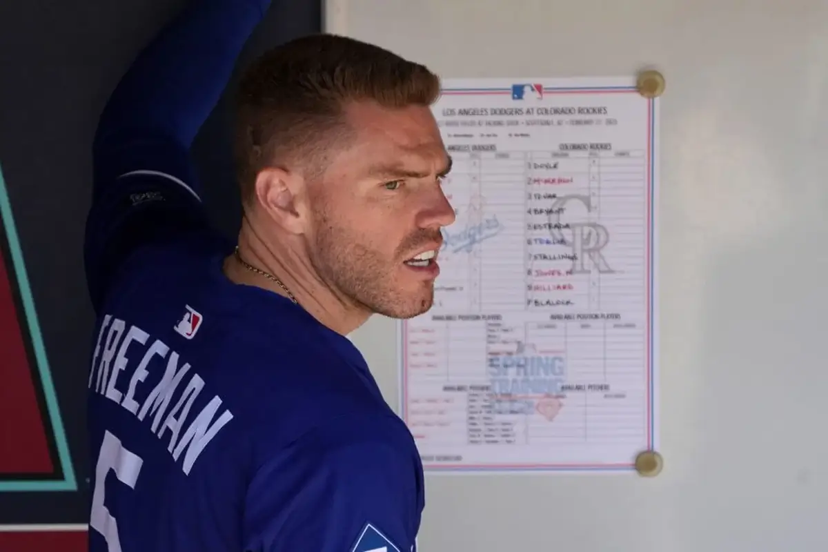 Freddie Freeman Gets Hero’s Welcome, Tests Ankle in First Spring Game for Dodgers